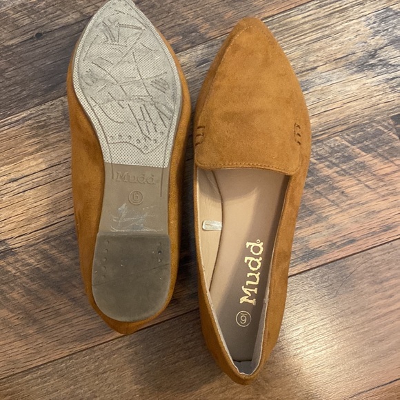 Mudd tan loafers size 6 - Picture 2 of 3